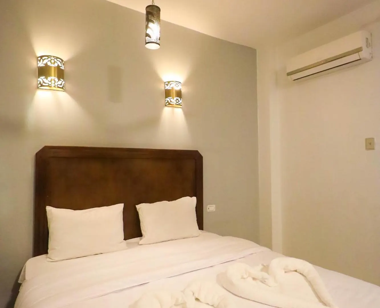 White House Apartments الأقصر