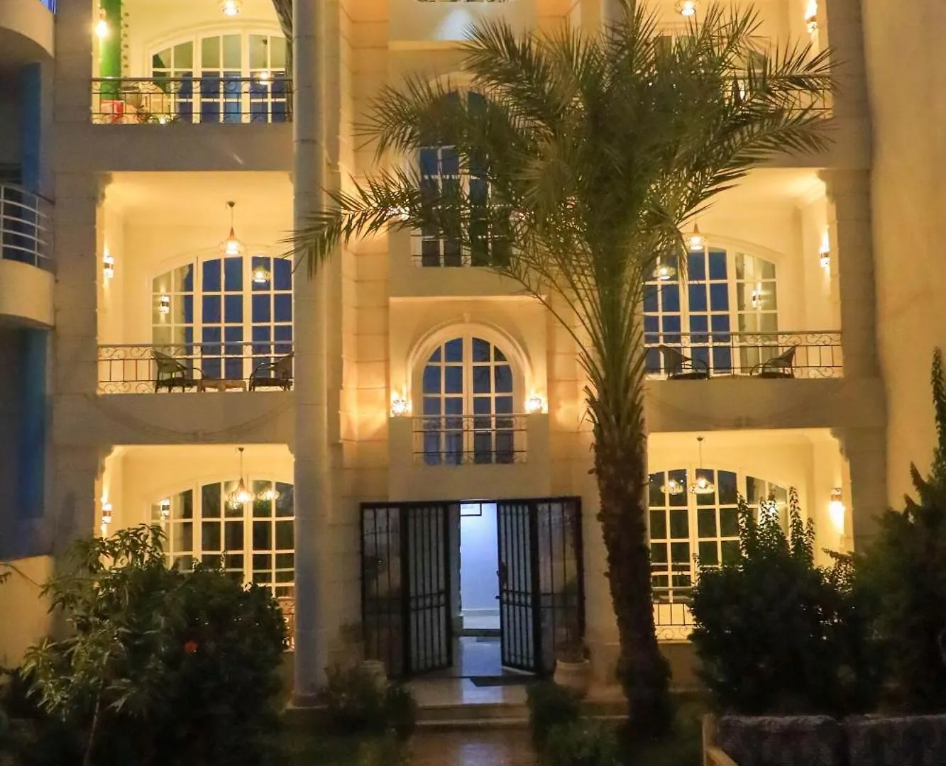 White House Apartments Luxor